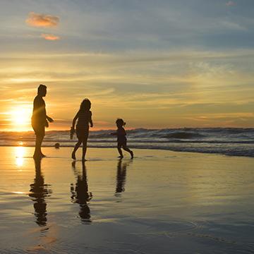 Family Sunset - aliko-sunawang-Ikb80VsN3Nw-unsplash